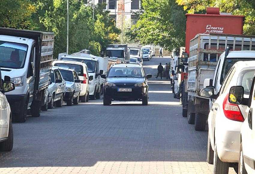 ‘Çift yön park, yolu tek yön yaptı’