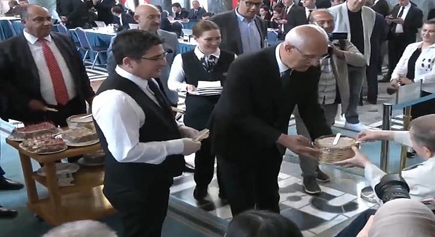 BERDİBEK, KAYIT YAPMAYA BAL VE KAVURMAYLA GİTTİ