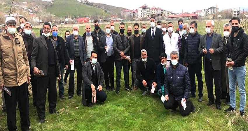 ÇİFTÇİLERE BUDAMA MAKASI HEDİYE EDİLDİ