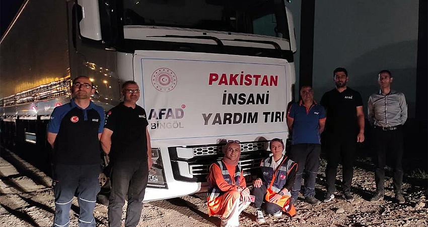 PAKİSTAN’A YARDIM TIRI GÖNDERİLDİ