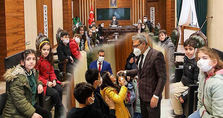 ÖĞRENCİLERDEN VALİ EKİNCİ’YE ZİYARET