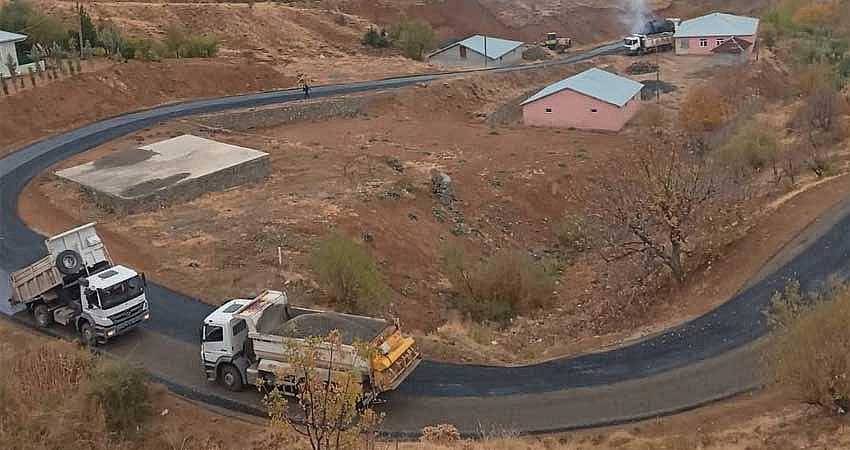 KÖY YOLLARI ASFALTLANIYOR